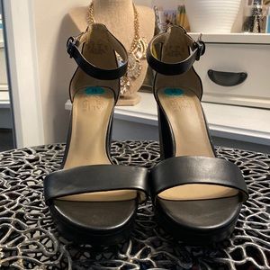 Naturalizer sandals with chunky heel